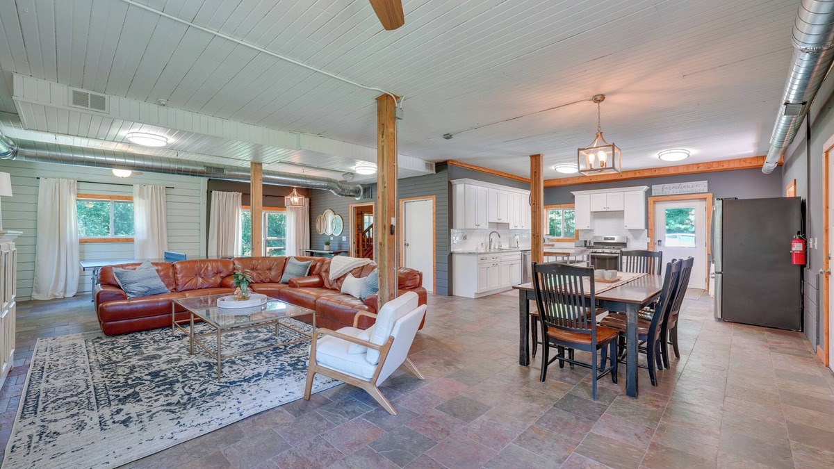 Warrenville Cabin | Peaceful Warrenville Home: 1 Mi to Herrick Lake!