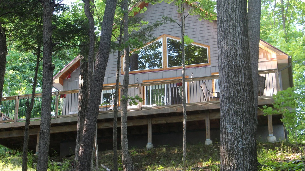 Frontenac Cottage | Peaceful Waterfront Cottage with Sand Beach