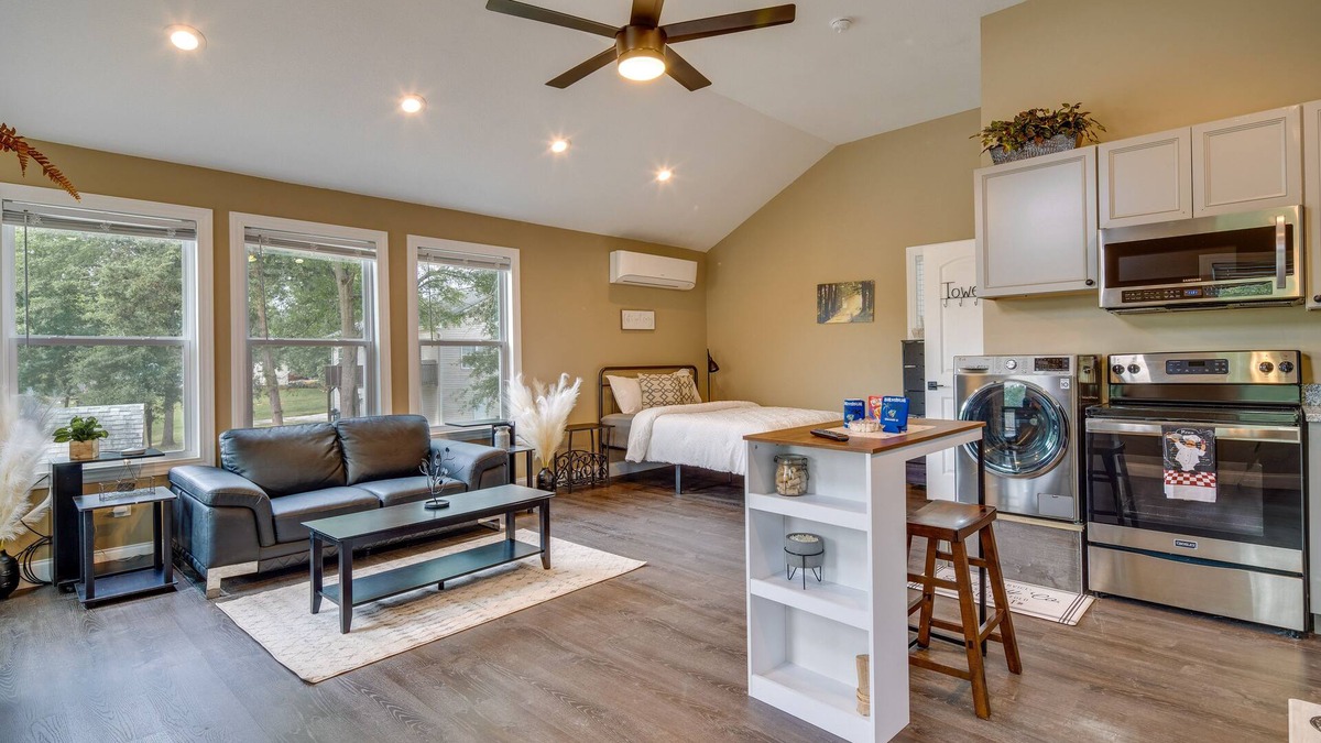 Simpsonville Apartment | Peaceful Waterfront Studio 16 Mi to Greenville!