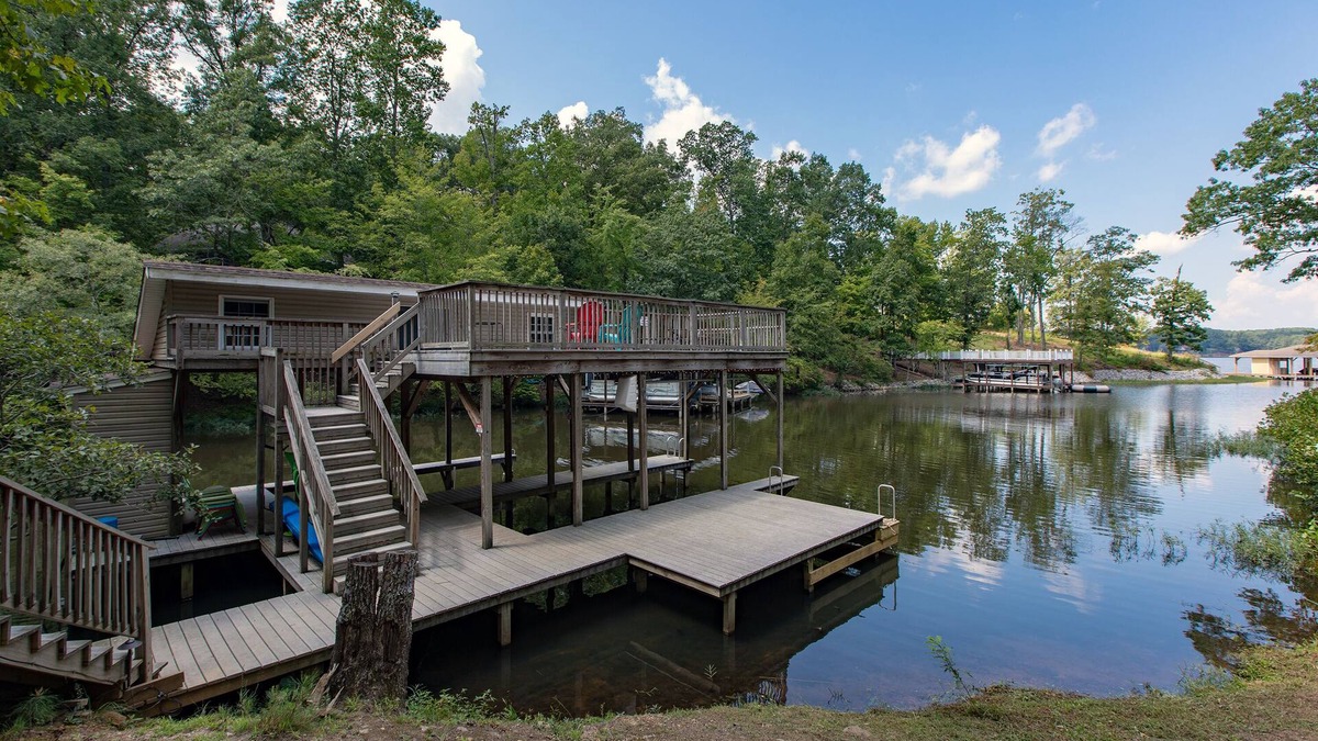 Wise House | Peaceful Waterfront Retreat!