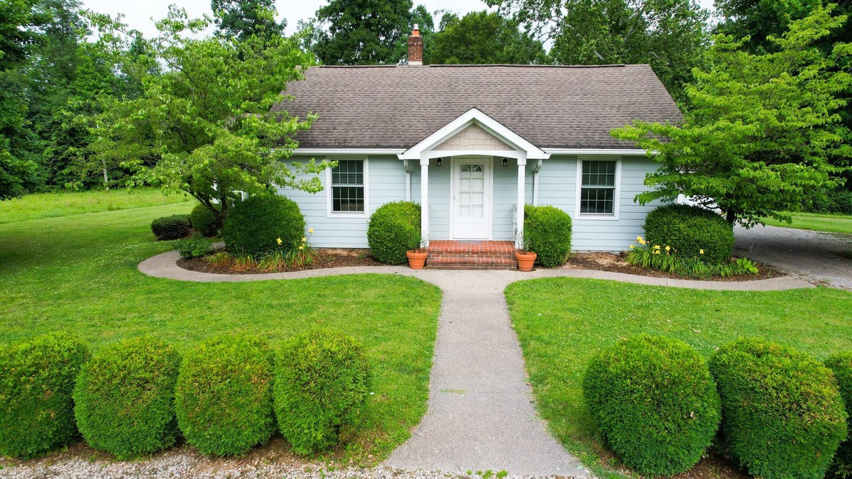 Helmsburg Cottage | Peaceful Wayside Cottage in the country 5 miles north of Nashville, IN!