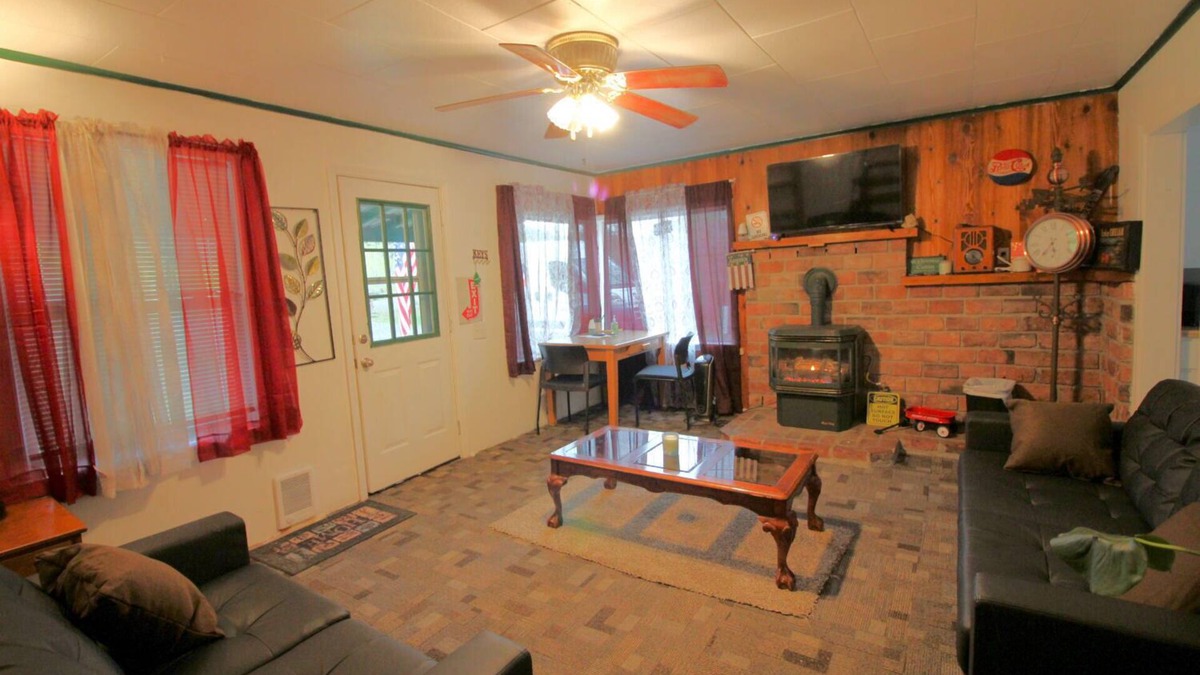 Naches Cabin | Peacefully 2BR Cabin with Firepit