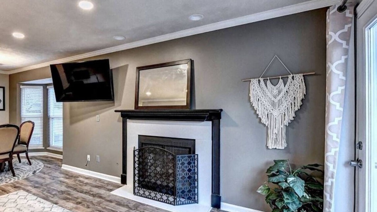 Alpharetta House | Peachtree Haven - Dine in downtown Alpharetta/shop at Avalon