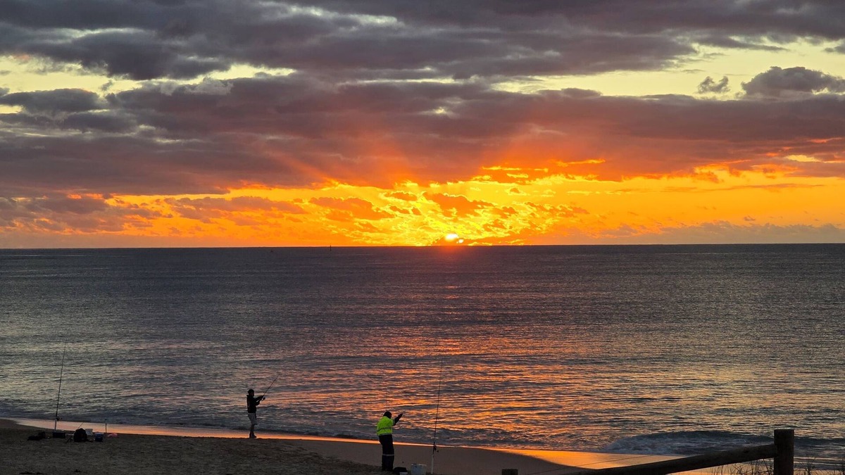 Silver Sands House | Peachy Keen - Beachfront in Silver Sands. Family + Pet friendly Mandurah base.