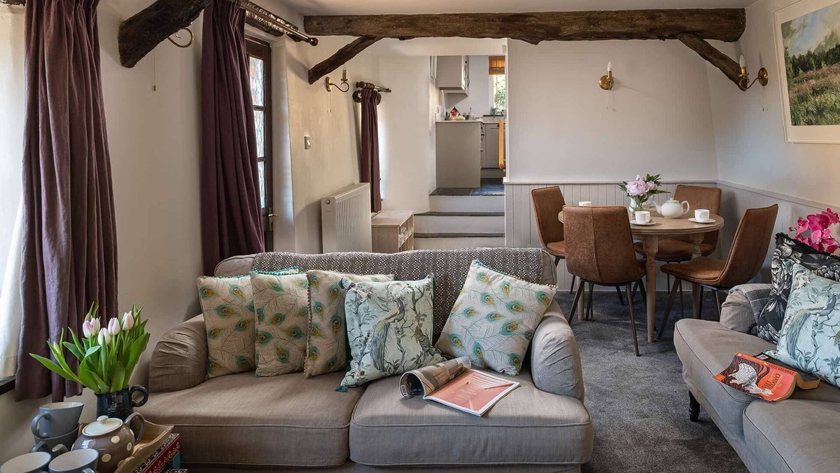 Combe Martin Cottage | Peacock Cottage - sleeps 4 guests in 2 bedrooms