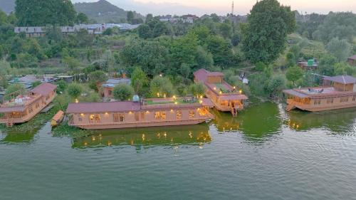 Nagin Bagh Hotel | Peacock Houseboats
