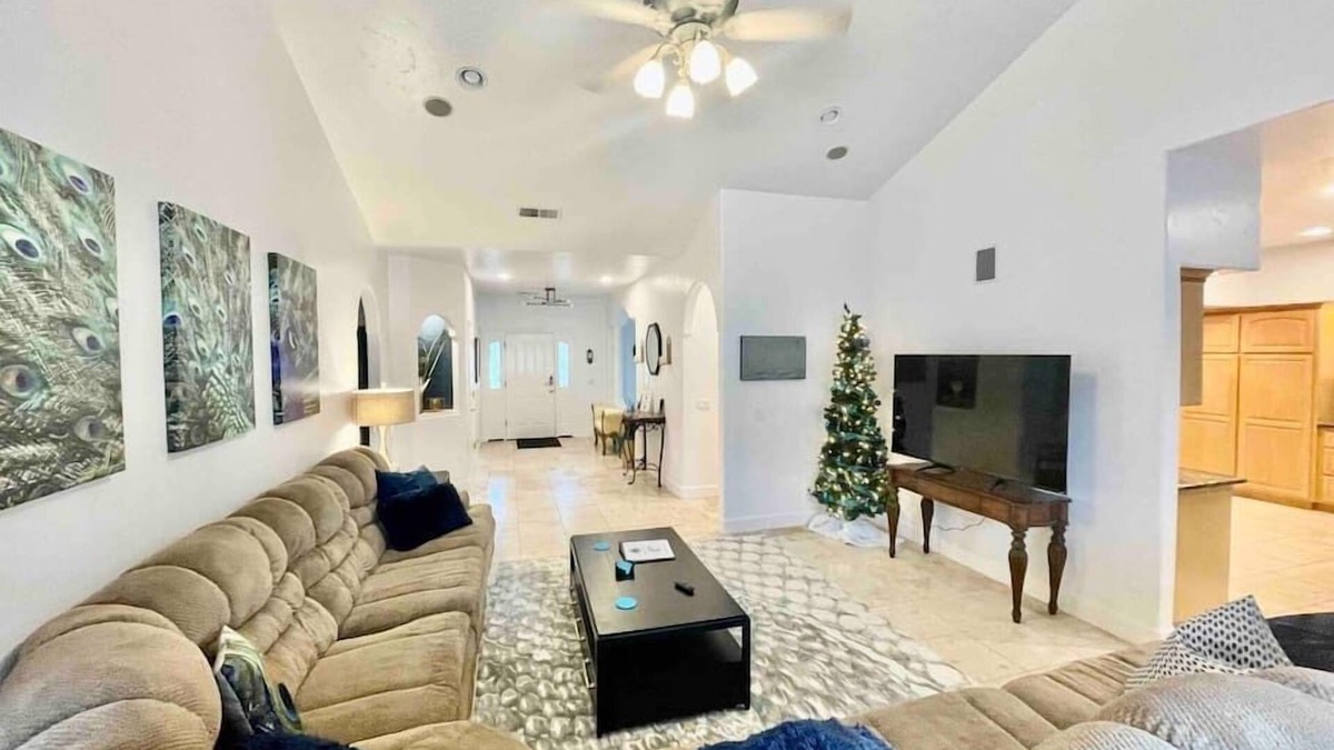 Ahwahnee Apartment | Peacock Suite/Hot Tub/Sleeps up to 4/Bbq