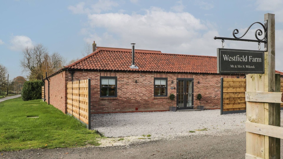 Fangfoss Cottage | PEACOCKS REST, pet friendly, luxury holiday cottage in Pocklington