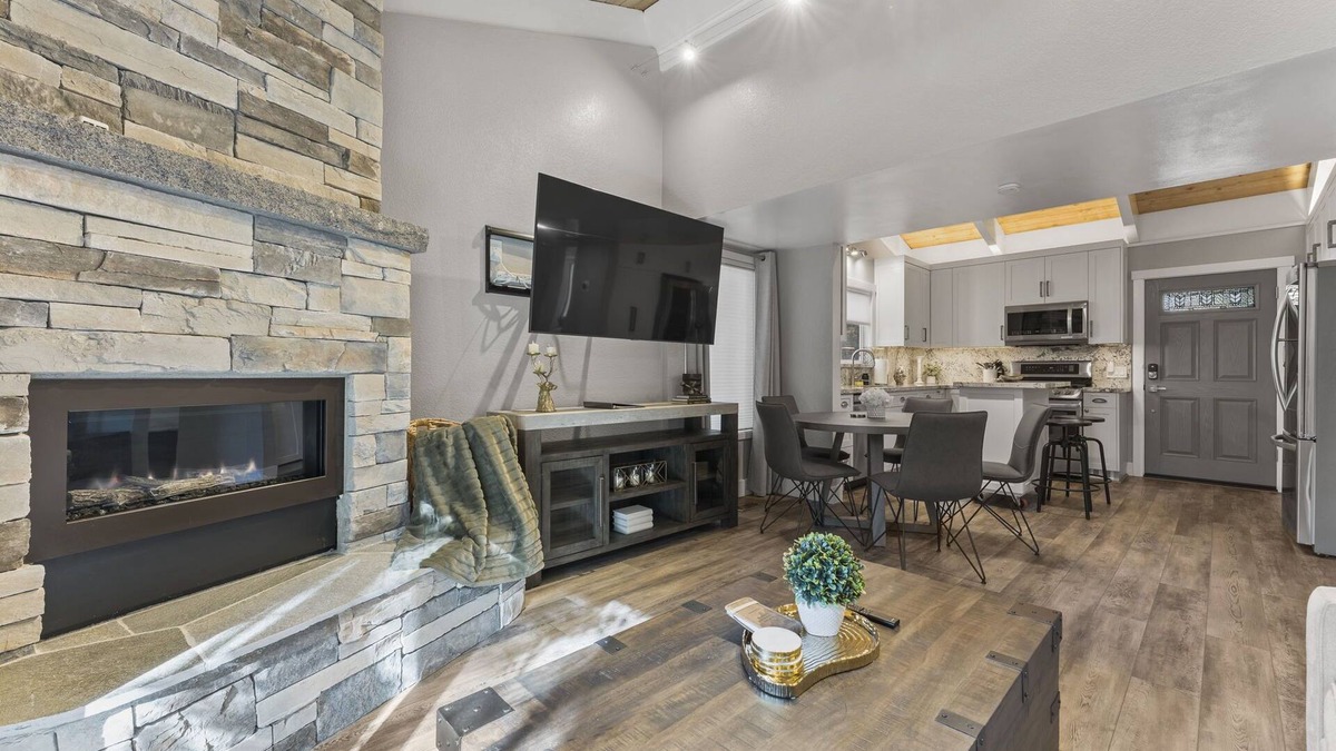 Incline Village Condo | Peak Comfort in North Tahoe! Elevate Your Stay with Our Premium Retreat.