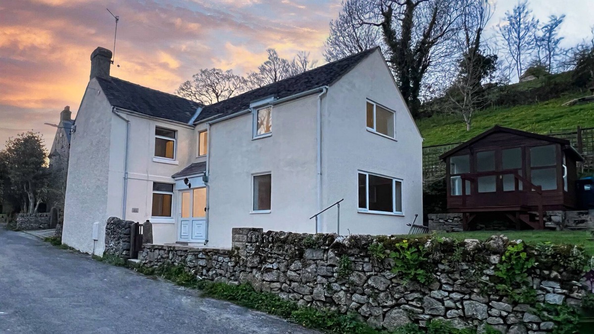 Bonsall Cottage | Peak District Cottage for Family of 6 and Pet-Friendly in the countryside
