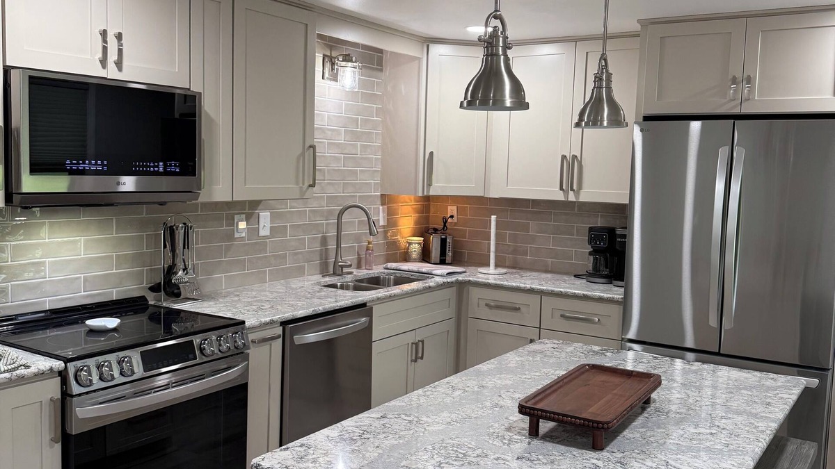 West Columbia House | Peak Retreat is a private 3-bedroom house with WiFi and AC in tranquil Racine OH