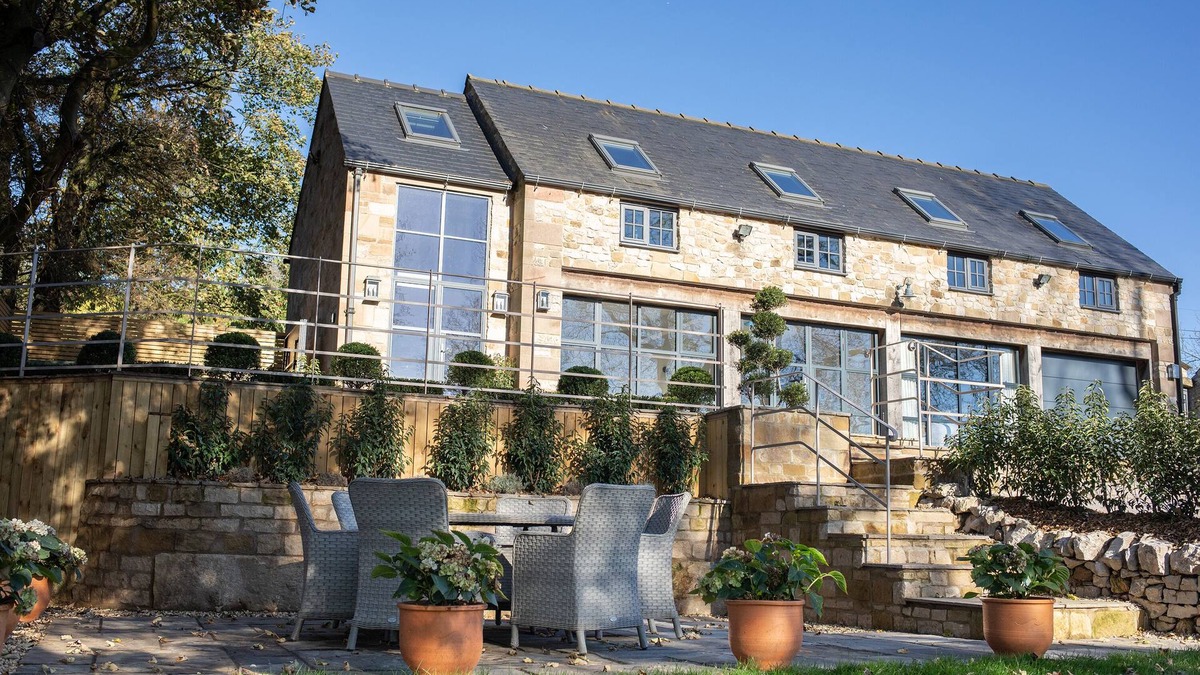 Hopton House | PeakDistrict Derbyshire luxury Cottage/Barn Carsington Lake views superfastWiFi