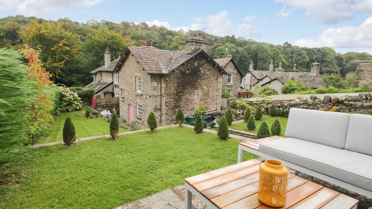 Lindale Cottage | PEAR TREE COTTAGE, pet friendly, with open fire in Grange-Over-Sands