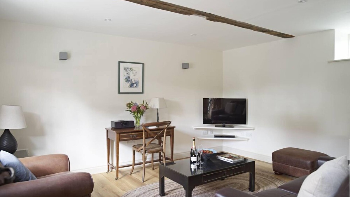 Thatcham Cottage | Pear Tree Cottage at Manor Farm Courtyard Cottage