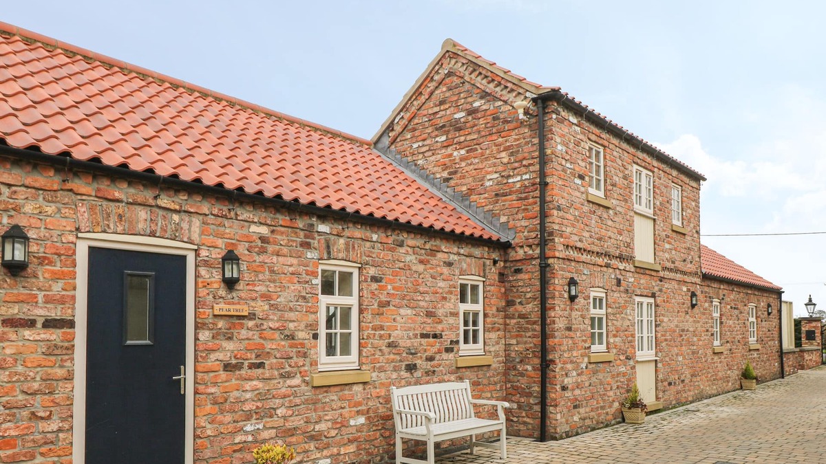 Dunnington Cottage | PEAR TREE COTTAGE, family friendly, with open fire in Dunnington