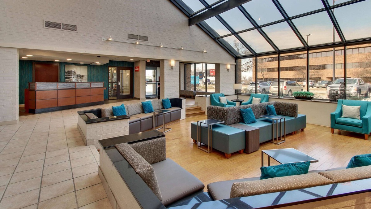 Airport Township Hotel | Pear Tree Inn St. Louis Airport