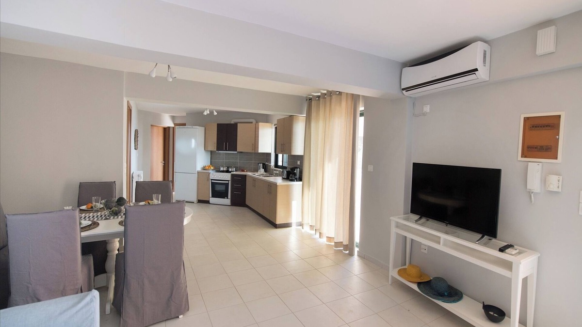 Spanokhorion Apartment | Pearl Apartment with communal pool and sea view