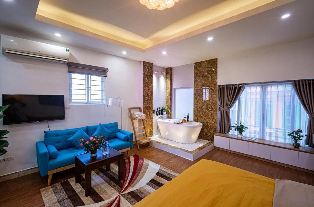 Hang Trong Apartment | Pearl Bathtub in the OldQuarter near HoanKiem Lake