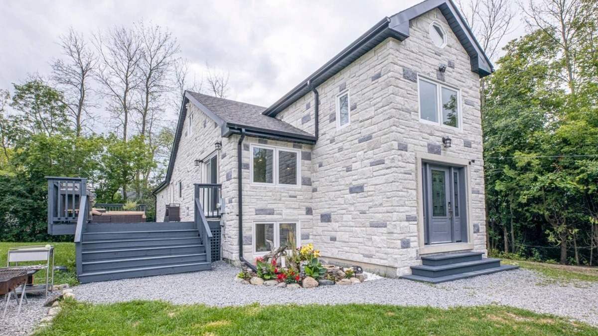 Georgina House | Pearl by Lake Simcoe