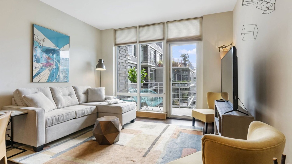 Pearl District Condo | Pearl Pad: Enjoy River, Shopping, Dining. Balcony, Garage and free EV chging!
