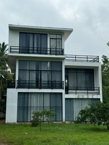 Nissankamallapura Villa | Pearl White Residency