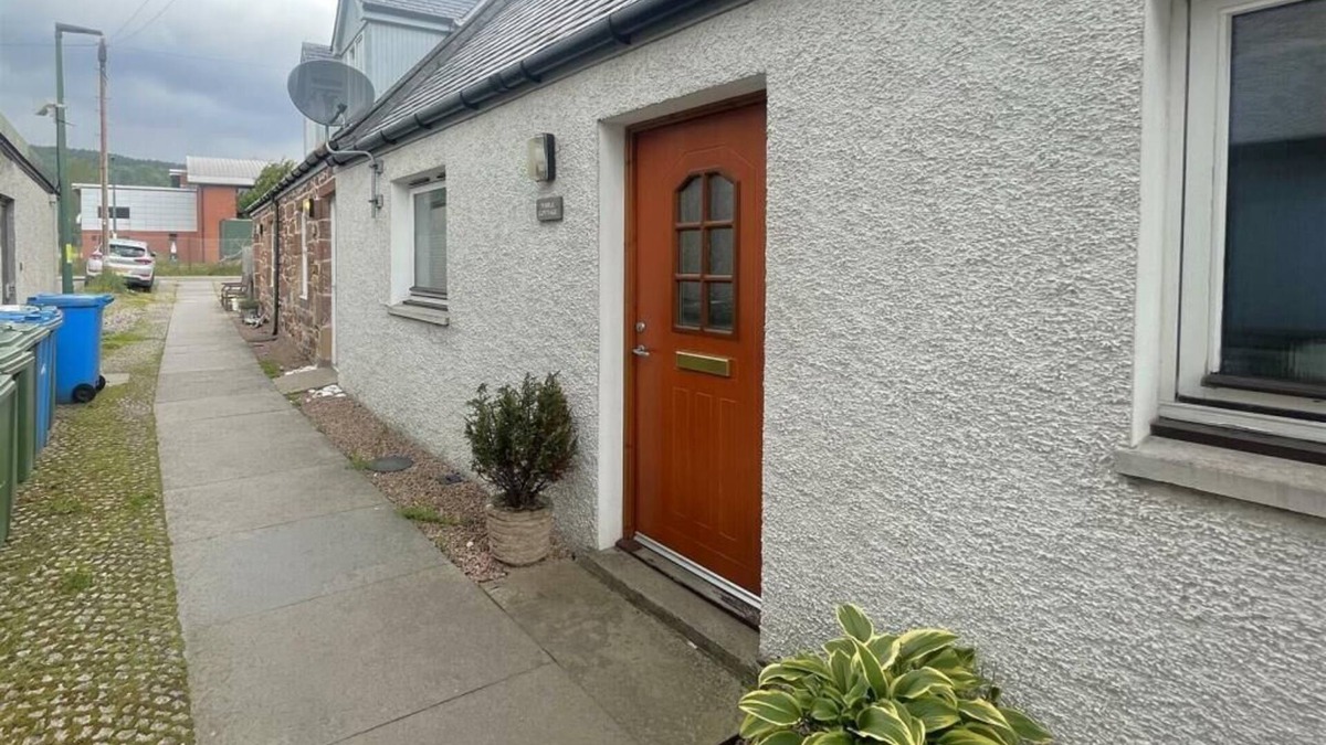 Golspie Cottage | Pebble Cottage, on NC 500