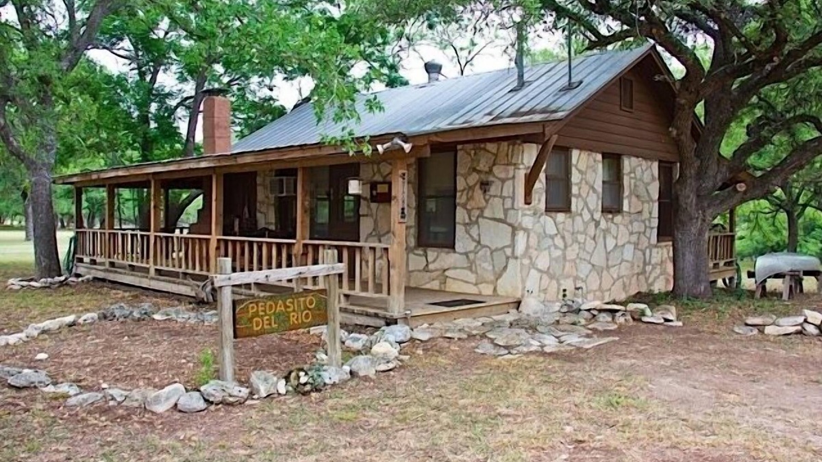 Hunt Cabin | Pedasito Del Rio Just Steps from the Beautiful Guadalupe River