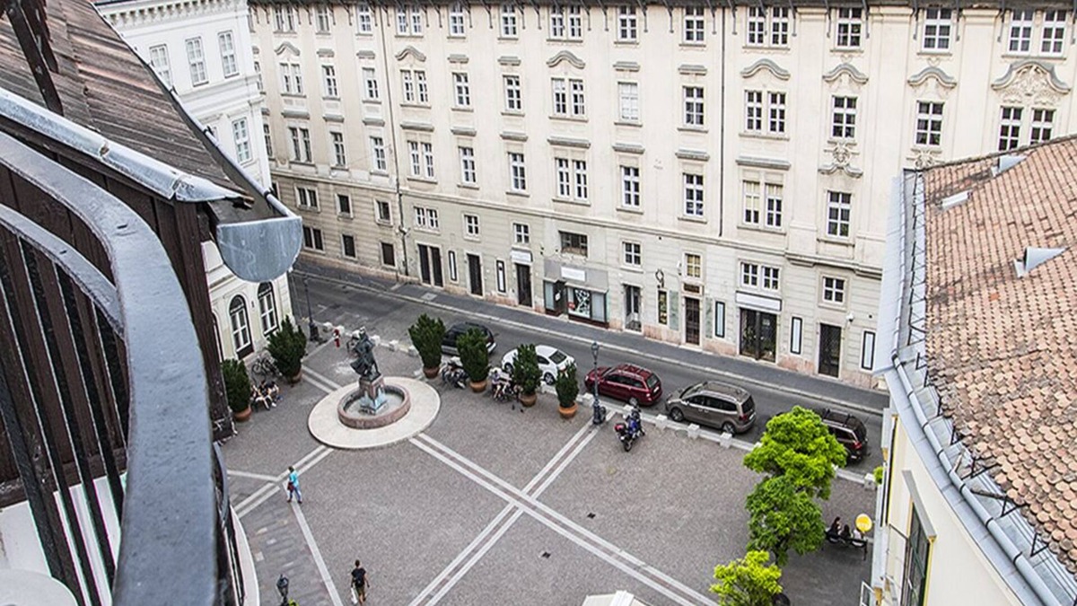 Inner City Budapest Apartment | Pedestrian apartment, the best location