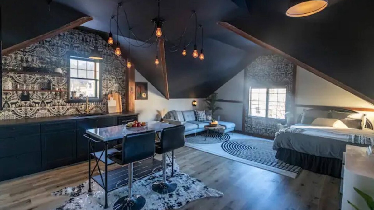 Peekskill House | Peekskill Carriage House Downtown Studio