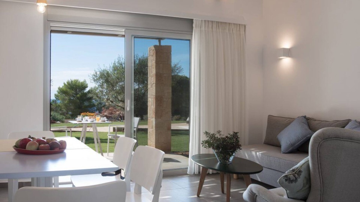 Marathopoli House | Pefkides Suites Where pines meet the sea