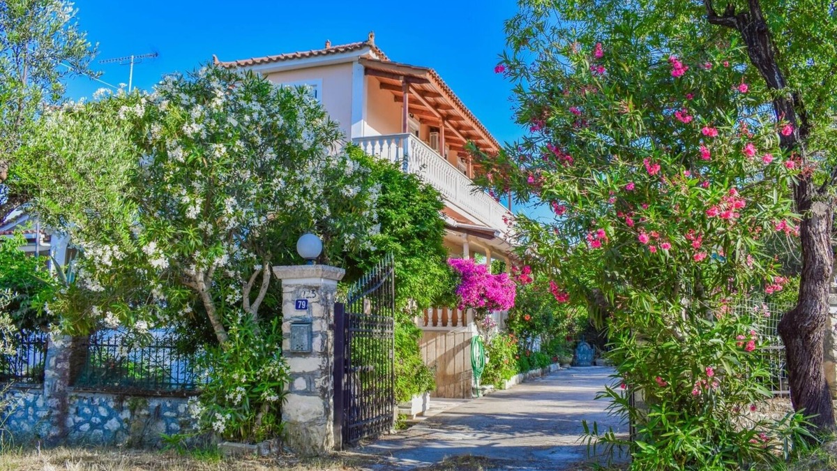 Fiolitis Apartment | Pefkouli Farm House - 2bedroom apartment on 1st floor.