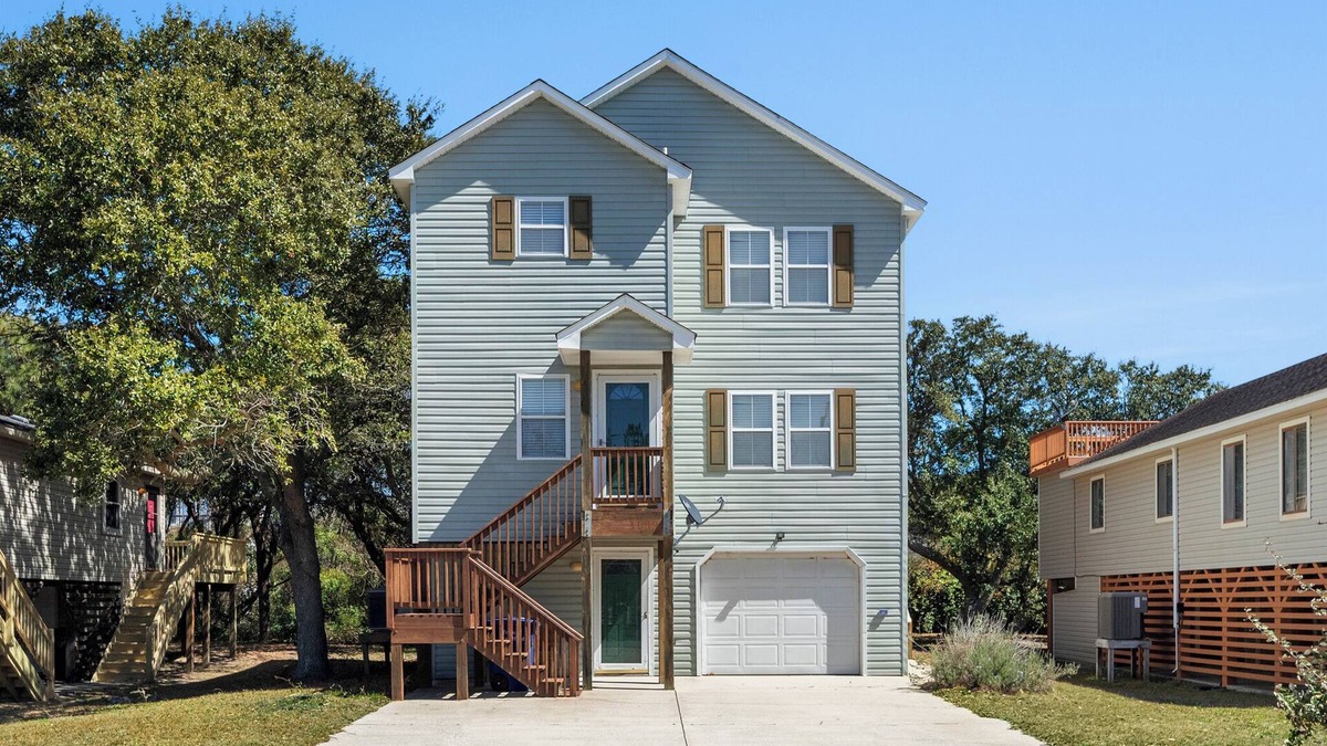 Nags Head House | Peg Leg Pete's | Pets | Screened Porch | Outdoor Shower