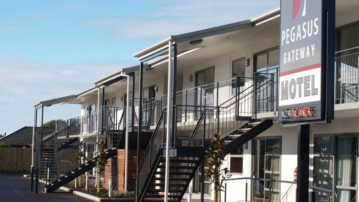 Woodend Hotel | Pegasus Gateway Motels and Apartments