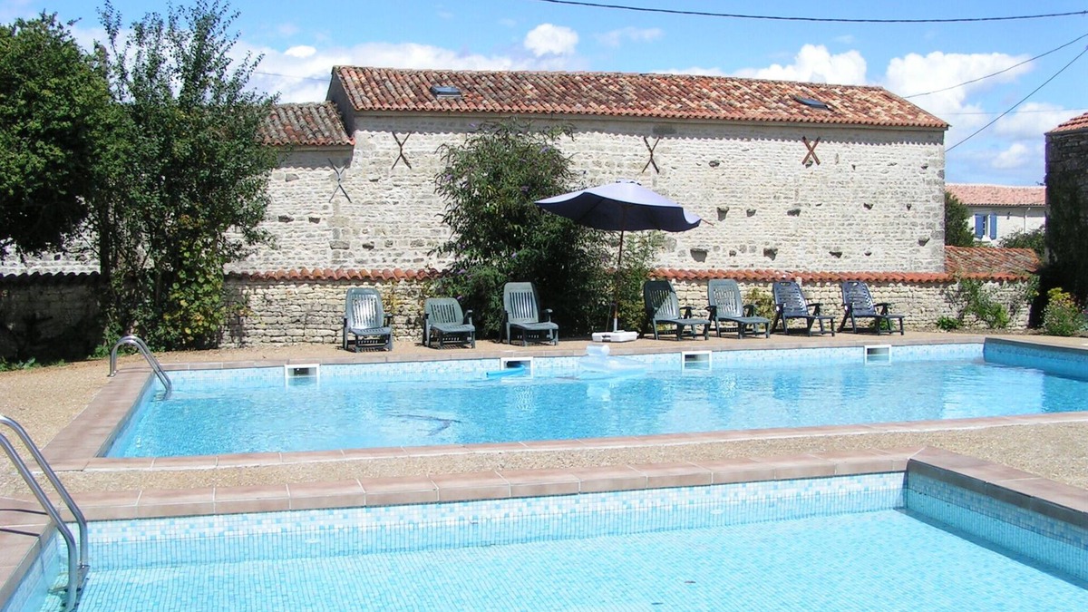 Villeneuve-la-Comtesse House | Pegasus Les Constelleations