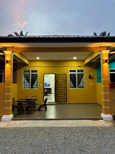 Serom House | Pelangi Highway Homestay Kuning,A4