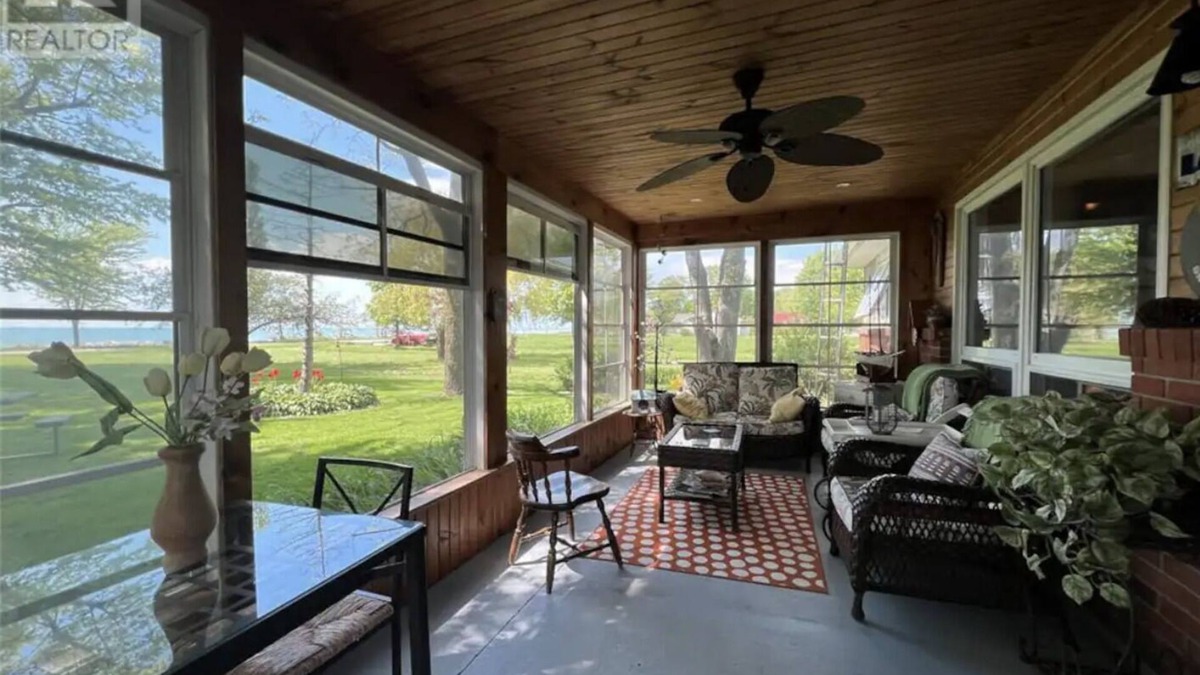 Kingsville House | Pelee Island Escape - Waterfront Sunset Views