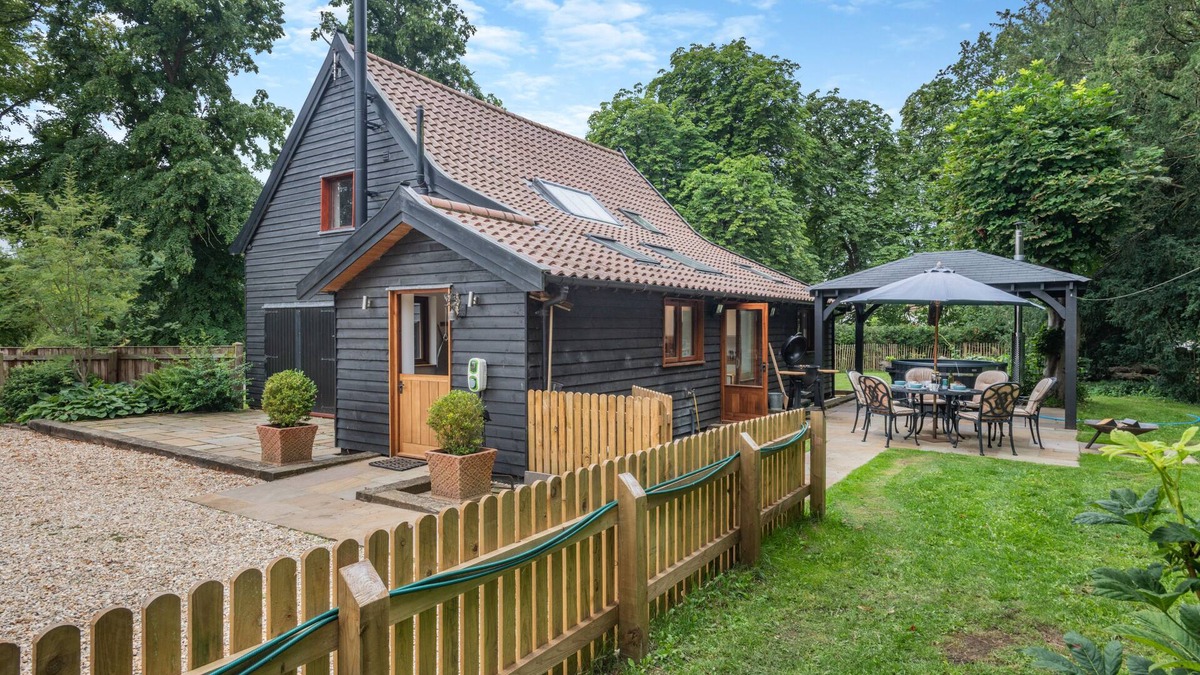 Hethel Apartment | Pelican Barn - Three Bedroom Apartment, Sleeps 6