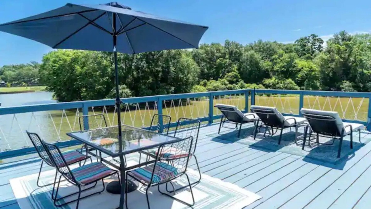 Log Cabin House | Pelican Estates Lake house at Cedar Creek Lake on wide cove in gated community.