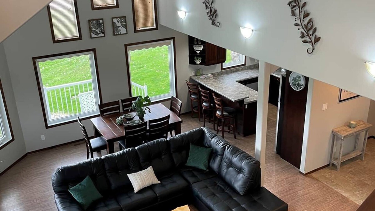 Belmont Cabin | Pelican Lake Fish & Golf Get-Away, Beautiful Pleasant Valley Home