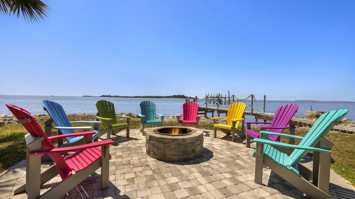 Cedar Key House | Pelican Place is a Waterfront Home on Historic First St on the Gulf of Mexico