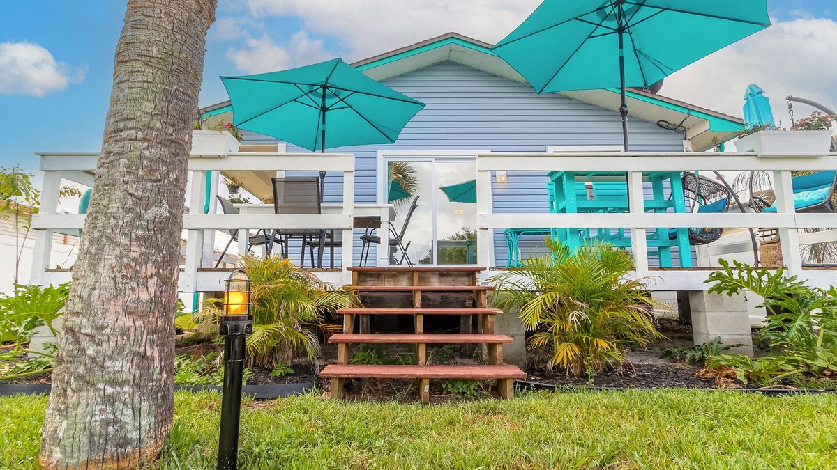 South Waterfront Park House | Pelican's Canal House- Bring your Boat and Dog!