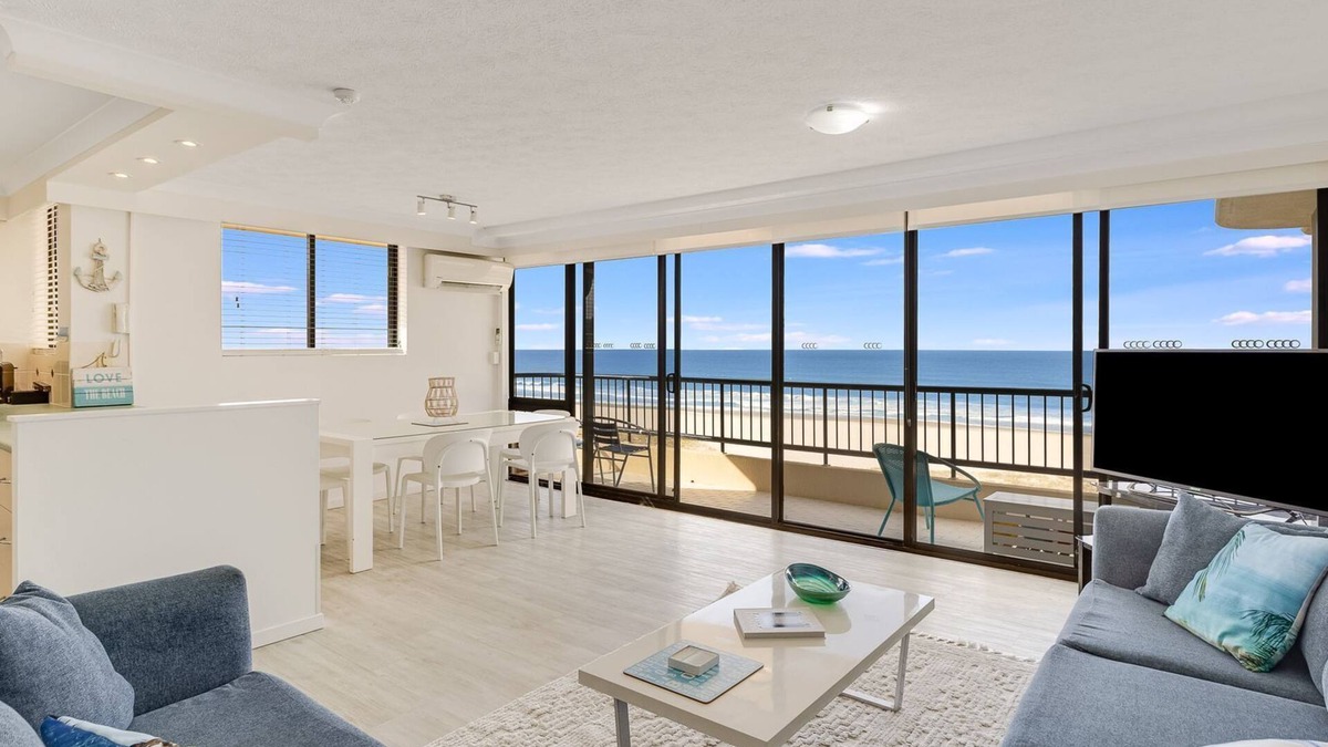 Tugun Apartment | Pelican Sands 401 - Absolute Beachfront - Min. 3 night stays!