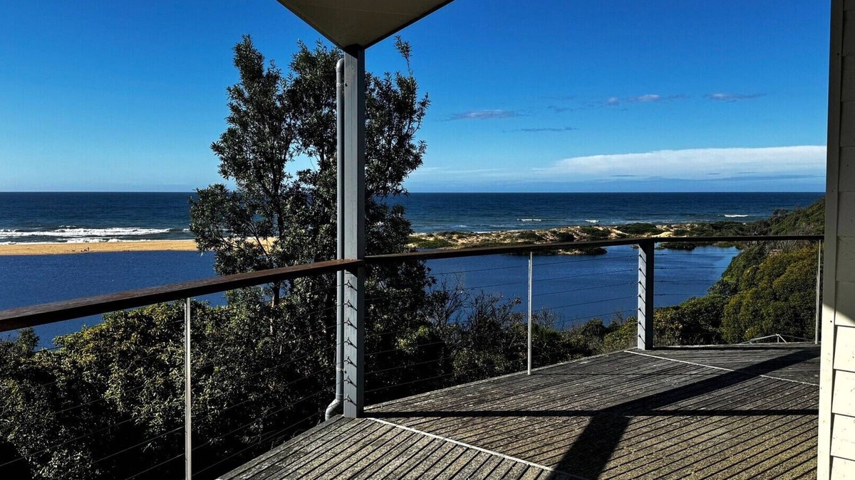 Lake Tyers Beach House | Pelicans Perch - Lake Tyers Beach