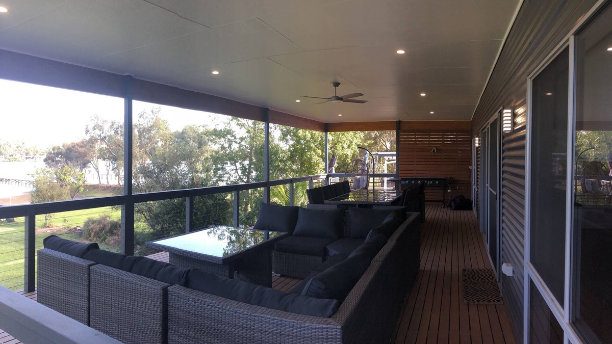 Pellaring Flat House | Pellaring Flat Riverfront home with private jetty - near Mannum