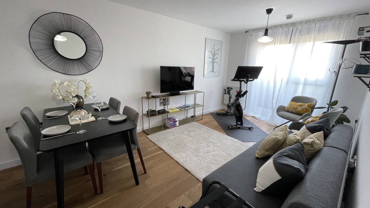 Hoxton West Apartment | Peloton Organic Health Apartment in Angel, Islington Old Street
