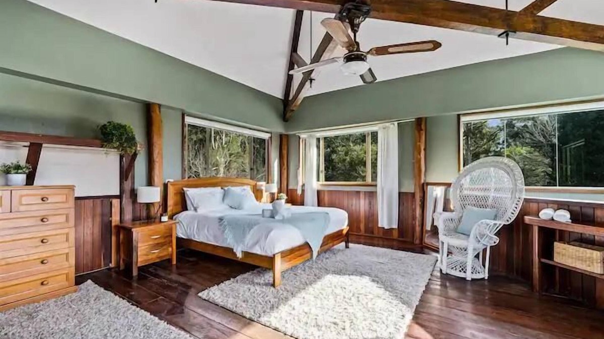 Pemberton House | Pemberton Forest View Retreat
