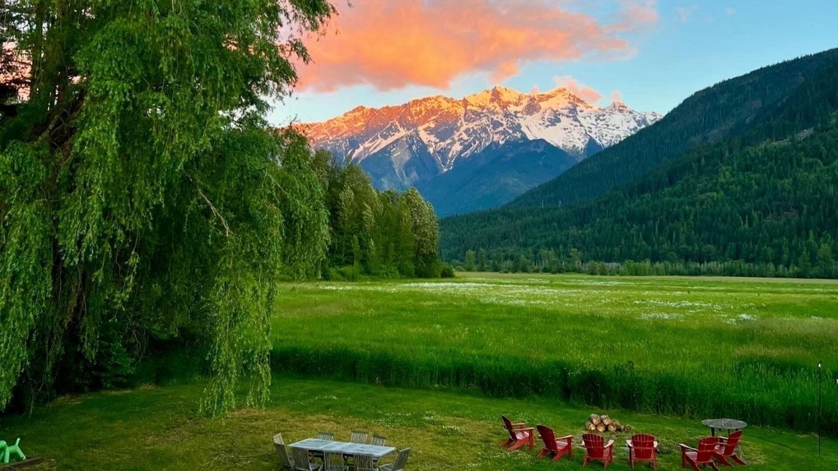 Pemberton House | Pemberton home with hot tub & sauna – 30 minutes from Whistler Village