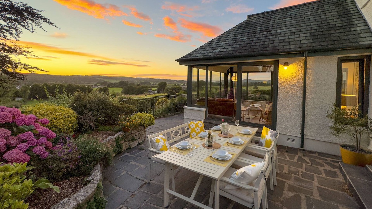 Grange-over-Sands House | Pembroke Cottage - A short stroll from Cartmel Village