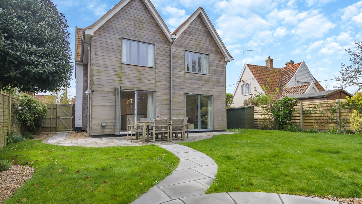 Walberswick House | Pembroke Cottage - Four Bedroom House, Sleeps 6