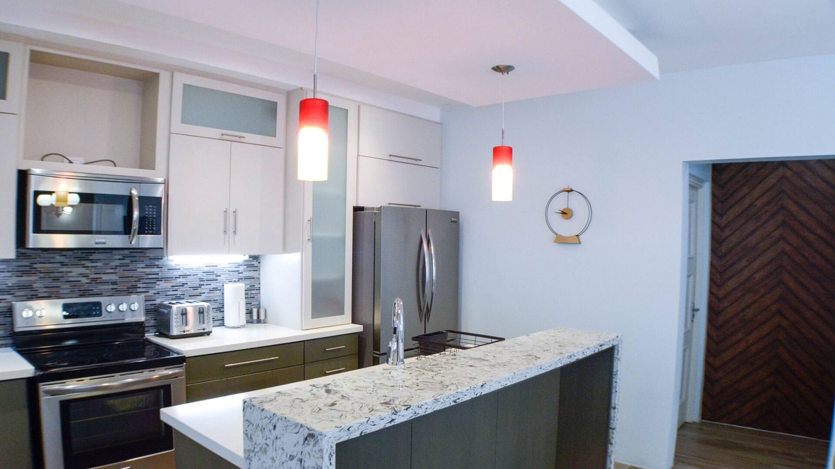 Downtown Apartment | Pen Manor: Modern 2 Bedroom Apartment
